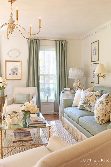 Breaking down the bullion fringe interior design trend, how to DIY the look, and where to find fringe ottomans, chairs, and sofas. Antique Furniture In Bathroom, Small Cozy Home Decor, Grandmillennial Living Room, Grandmillenial Living Room, Grandmillennial Christmas, Classic Southern Home, Southern Living Rooms, Southern Interior, Grandmillennial Style