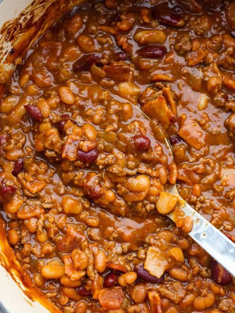 Ground Beef And Bacon, Baked Beans From Scratch, Simple Baked Beans Recipe, Baked Beans Crock Pot, Slow Cooker Baked Beans, Easy Baked Beans, Baked Beans With Bacon, Bean Dishes, Homemade Baked Beans