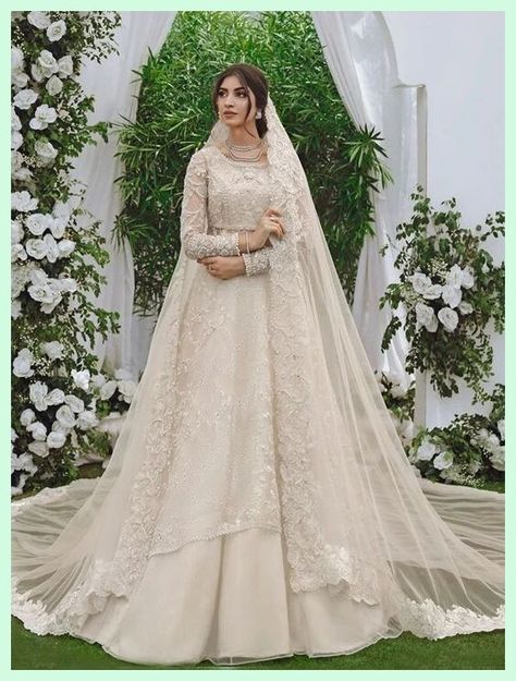 Nikah Dress Pakistani, Long Veils Bridal, Pakistani Bridal Lehenga, Nikah Dress, Walima Dress, Desi Bride, Wedding Bridal Veils, Pakistani Wedding Outfits, Engagement Dresses