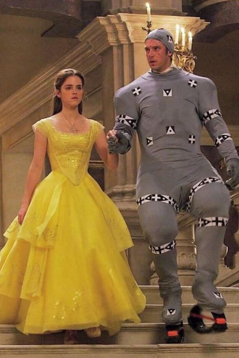 Mind-Melting Green Screen Photos That Expose How Hollywood Really Works Green Screen Photo, Foto Disney, Image Princesse Disney, Dan Stevens, Sweet Shirt, Strange Photos, Disney Memes, Scene Photo, Disney Funny