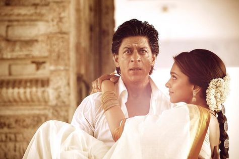 Deepika Padukone and Shahrukh Khan in 'Chennai Express' Pastel, Deepika Padukone Movies, Chennai Express, Dipika Padukone, Ek Villain, Self Pictures, Bollywood Couples, Bollywood Outfits, Movie Couples