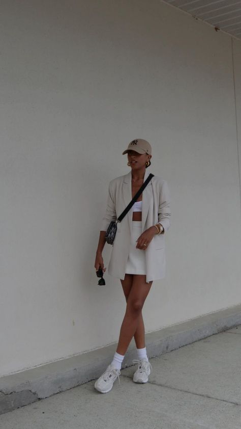 Feminine Masculine Style, Sporty Chic Outfits, Feminine Masculine, Outfits Sommer, Vegas Outfit, Europe Outfits, Masculine Style, Moda Outfit, Look Blazer