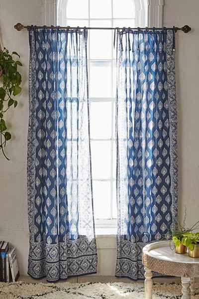 Cortina Boho, Urban Outfitters Curtains, Indian Home Interior, Ethnic Home Decor, Diy Apartment Decor, Home Curtains, Trendy Bedroom, Diy Apartments, Curtain Designs