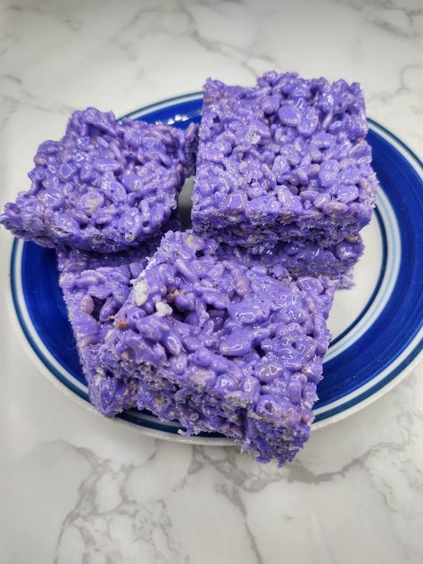 Essen, Purple Party Foods, Make Rice Crispy Treats, How To Make Purple, Purple Desserts, Gluten Free Marshmallows, Purple Rice, Purple Food Coloring, Krispie Treats Recipe