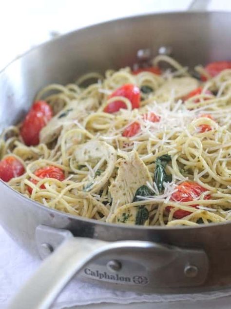 Pesto Chicken Spaghetti, Crock Pot Chicken Thighs, Amazing Pasta, Chicken Spaghetti Recipe, Pesto Spaghetti, Cajun Chicken Pasta Recipes, Pesto Spinach, Crockpot Chicken Thighs, Picky Palate