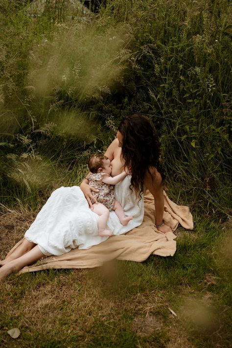 Mother breastfeeding her baby daughter in grassy field Photoshoot Mother And Daughter, Newborn Beach Photography, Mother And Daughter Photoshoot, Motherhood Pictures, Nursing Photography, Born Baby Photos, Outdoor Newborn Photography, Sound Of Nature, Newborn Nursing