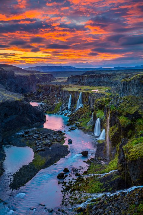 Wallpaper Scrapbook, Waterfalls In Iceland, Iceland Photography, Iceland Waterfalls, Europe Photography, Bags Style, Belle Nature, Air Terjun, Voyage Europe