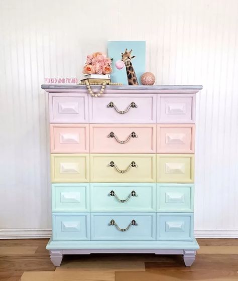 Rainbow Furniture, Deco Violet, Furniture Makeover Ideas, Deco Pastel, Rainbow Bedroom, Pastel Bedroom, Unicorn Spit, Girls Bedroom Furniture, Thrift Store Furniture