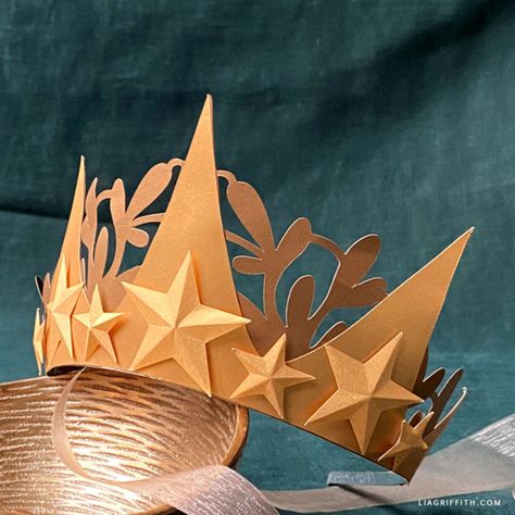 Paper Celestial Crown for New Year's Eve - Lia Griffith Paper King Crown, Star Crown Diy, King Crown Diy, Diy Crown Paper, Crown Diy Paper, Crown With Paper, Paper Crown Diy, Paper Crown Template, Hat From Paper