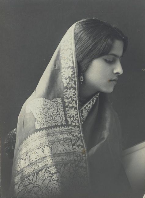 Vintage Indian Clothing | A Brief History of the saree blouse and Indian fashion before 1960 with an occasional excursion after. All images are credited but if they are here by accident please do let me know and I will take it down. All posts also on vintageindianclothing.tumblr.com Vintage Indian Fashion, Vintage India, Photographie Inspo, Indian Photoshoot, Vintage Bollywood, Indian Aesthetic, Vintage Portraits, Vintage Bride, Vintage Photographs