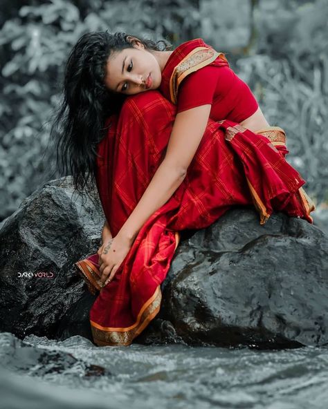 Back Photography, Woman On Beach, Photography Indian, Best Friend Pictures Tumblr, Saree Poses, Blouse Back, Saree Photoshoot, Beach Photography Poses, Backless Blouse