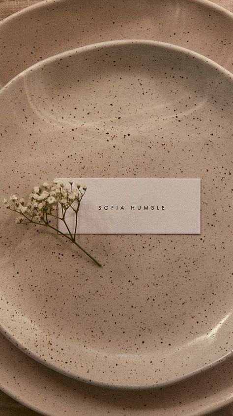 modern bride minimal simple place cards wedding stationery menu invitations Slim Wedding Dresses, Contemporary Bride, Minimal Wedding, Wedding Mood, Wedding Places, Wedding Signage, Wedding Place Cards, Wedding Menu, Wedding Stationary