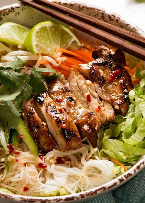 Vietnamese Cuisine, Koreansk Mat, Chicken Buns, Nuoc Cham, Lemongrass Chicken, Vietnamese Noodles, Cibo Asiatico, Recipetin Eats, Recipe Tin