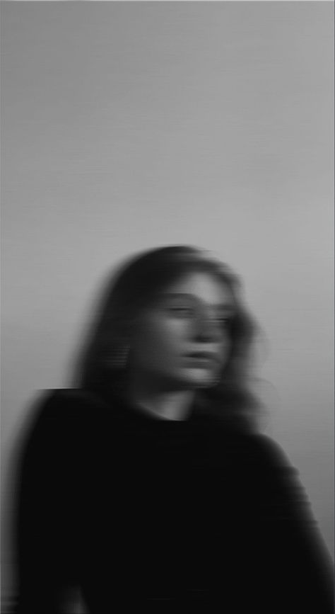 Portraits With Movement, Bw Photography Portrait, Blurry Aesthetic Photography, Model Aesthetic Female, Blurred Fashion Photography, Motion Blur Studio Photography, Blurred Photography Aesthetic, Blurred Face Photography, Blurry Studio Photoshoot