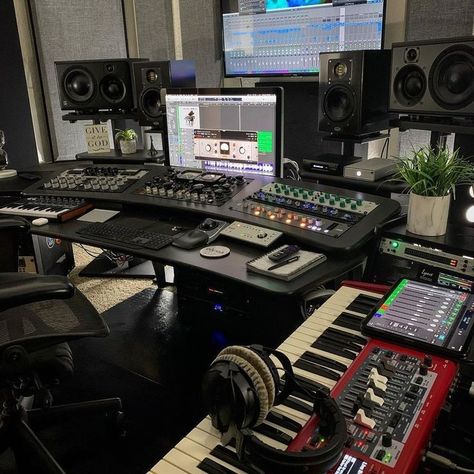 Recording Studio Setup, Home Music Rooms, Home Studio Setup, Recording Studio Design, Recording Studio Home, Music Studio Room, Dream Music, Home Recording Studio, Dream Studio