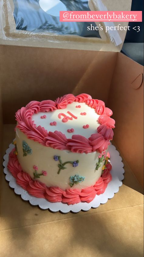 21 Cake Designs Birthday, Cake With Hearts And Flowers, 21st Mini Birthday Cake, 21st Birthday Pastel Theme, Trendy 21st Birthday Cake, Aesthetic 21 Birthday Cake, Pink 24th Birthday Cake, Birthday Cake 21 Aesthetic, 21st Birthday Aesthetic Cake