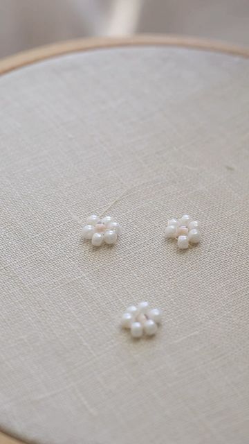 Couture, Bead Sewing, Slow Video, Pearl Embroidery, Bead Embroidery Tutorial, Simple Pearl, Embroidery Stitches Tutorial, Simple Embroidery, Fabric Beads