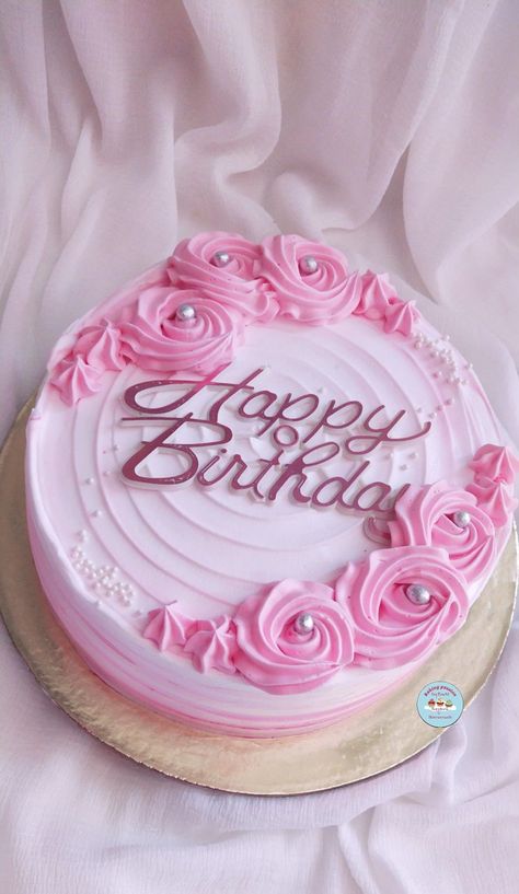 Pink Simple Cake Design, Pink Colour Cake Designs Simple, Deco Cake Simple, Simple Birthday Cake Designs Ideas, 1pound Cake Design, Pink Cake Birthday Simple, Simple Pretty Cake Designs, Simple Cake Design For Beginners, Easy Buttercream Cake Decorating
