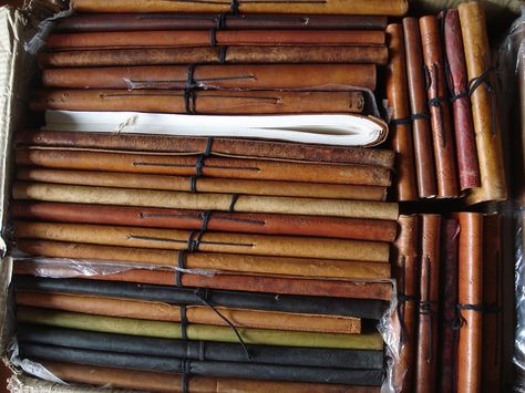 Leather Journal Aesthetic, Old Sketchbook, Sketchbook Aesthetic, Leather Sketchbook, Cool Journals, Sketch Books, Beautiful Handwriting, Tactile Texture, Artist Sketchbook