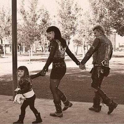 Punk Family, Goth Couples, Goth Couple, Grunge 2000s, Punk Couple, Chicas Punk Rock, Hipster Accessories, Cultura Punk, Estilo Punk Rock