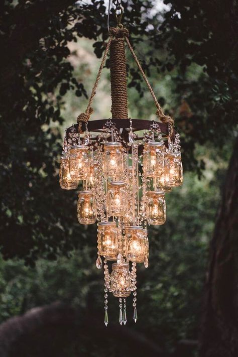 Kattokruunu Diy, Diy Mason Jar Lights, Solar Chandelier, Chandelier Diy, Solar Lights Diy, Jar Chandelier, Mason Jar Chandelier, Solar Light Crafts, Diy Outdoor Lighting