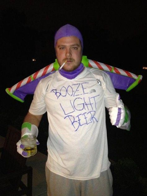 16-Last-Minute-Halloween-Costumes-for-Lazy-People-008 | FunCage Disfraz Buzz Lightyear, Easy Homemade Costumes, Halloween Fantasias, Best Group Halloween Costumes, Kostuum Halloween, Halloween Costumes For Work, Clever Halloween, Last Minute Halloween, Clever Halloween Costumes