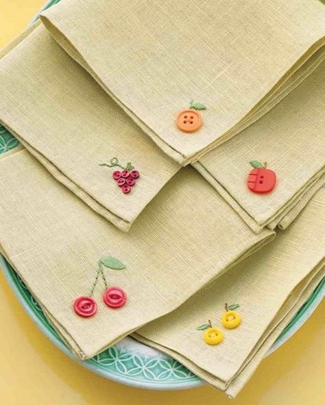 Button Crafts For Kids, Tips Menjahit, Embroidery Napkins, Tas Mini, Tote Bag Pattern Free, Easy Diy Christmas Gifts, Diy Napkins, Pola Sulam, Leftover Fabric