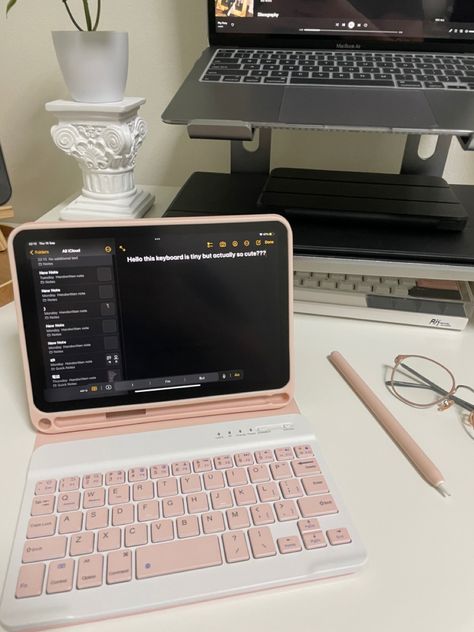 Pink Ipad Case With Keyboard, Pink I Pad Aesthetic, Ipad Pink Case, Ipad Keyboard Aesthetic, Ipad Mini 6 Aesthetic, Pink Ipad Aesthetic, Ipad Mini Aesthetic, Ipad Mini Pink, Pink Technology