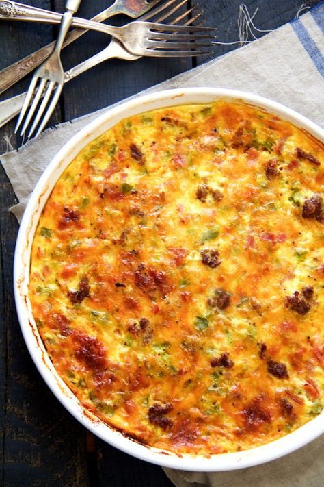 Crustless Country Quiche Pie, Quiche With Sausage, Quiche Sausage, Breakfast Quiche Sausage, Quiche Crustless, Tarts Savory, Sausage Quiche, Pies Recipes, Savory Pies