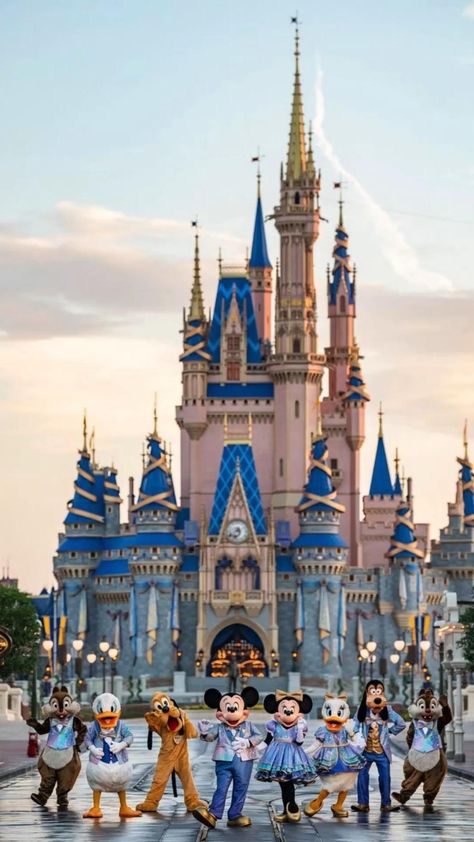 Disney World Aesthetic, Whats Wallpaper, Foto Disney, Disney 50th Anniversary, Disney World Pictures, Images Disney, Disney World Magic Kingdom, Disney World Florida, Disney Magic Kingdom