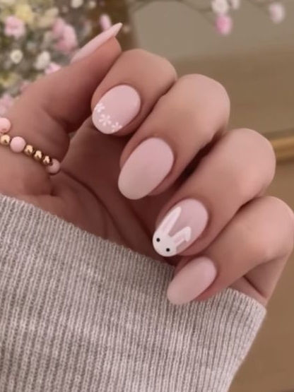 easter nail design: bunny accent Easter Nails Design Spring, Easter Nails Easy, Spring Nails Blue, Kids Nail Designs, Manikur Kuku, Simple Spring Nails, Nails Dip, Easter Nail, Easter Nail Designs