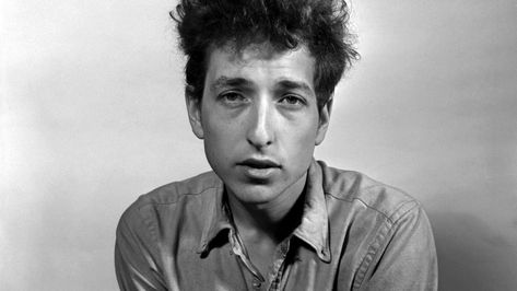 #didyouknow that Bob Dylan claimed to be an orphan to get a record deal? He was 20 when he signed to Columbia, and would have needed his parents to co-sign the deal! Find out more about him at the link, and start your musical journey with Ted's List! // https://teds-list.com/artist/bob-dylan #folk #rock #music Nobel Prize In Literature, Pat Garrett, Movies Family, Grand Falls, Nashville Skyline, Robert Johnson, Black Bob, Tv Westerns, Folk Festival