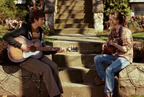 Juno Matching Pfp, Juno And Bleeker, Film Stills Cinematography Scene, Juno Film, Juno 2007, Juno Movie, Elliot Page, Micheal Cera, Michael Cera