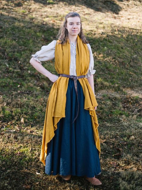 Loose Fantasy Clothing, Teifling Clothes, Rangers Apprentice Costume, Medieval Fashion Women, Larp Costume Female, Medieval Outfit Women, Fantasy Vest, Female Viking Costume, Bard Outfit