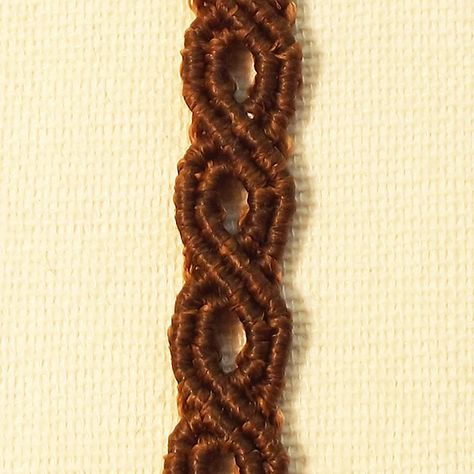 Tutorial: Double spiral bracelet – Macramotiv Spiral Friendship Bracelet, Double Spiral Bracelet, Diy Bracelets With String, Macrame Jewelry Tutorial, Mochila Crochet, Tutorial Macramé, Spiral Bracelet, Macrame Bracelet Diy, Macrame Bracelet Tutorial