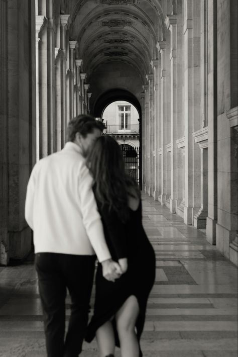 A couple walking down a beautiful archway at the Louvre in Paris, France. Paris At Night Photoshoot, Vienna Engagement Photos, Couple Balcony Pictures, France Engagement Photos, Couple Paris Photography, Palace Couple Photoshoot, Madrid Couple Photography, Couples Photos Paris, Europe Couple Pictures