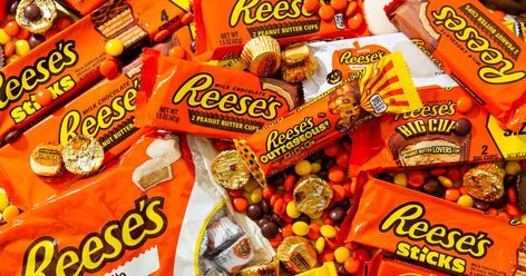 Cups, Pieces... Pumpkins! There are more than 30 different Reese's Peanut Butter candies. So we sat down, ate them all in one sitting, an... Essen, Reeses Cheesecake, Reeses Candy, American Candy, Reese's Chocolate, Food Holidays, Peanut Butter Candy, Reeses Cups, Peanut Butter Cake