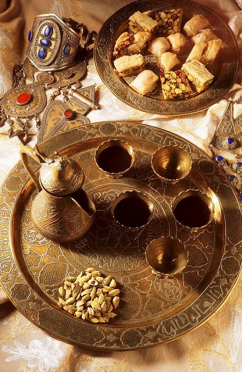 Middle Eastern coffee scene with mocha … – License Images – 158034 ❘ StockFood Middle Eastern Coffee, Lebanese Breakfast, Breakfast Presentation, Middle East Culture, Middle Eastern Decor, Turkish Baklava, Middle East Food, Moroccan Inspiration, Middle Eastern Culture