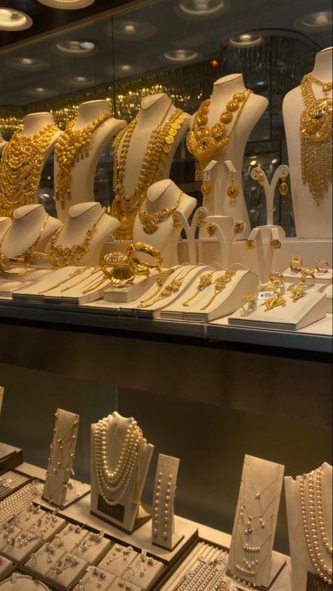 Dubai Gold Aesthetic, Arab Aesthetic Gold, Gold Arab Jewelry, Arab Gold Aesthetic, Gold Dubai Jewellery, Gold Jewelry Aesthetic Arab, Bijoux En Or Dubai, Arabic Gold Jewelry Dubai, Arabian Gold Jewellery