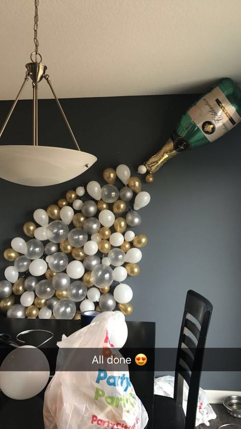 34 Bday Party Ideas, New Year Bridal Shower Ideas, Catch My Party Ideas, Creative Balloon Ideas, Food For New Years Eve Party, Happy New Year Decoration Party, New Years Eve Balloons, New Years Balloons, New Years Eve Decorations Ideas