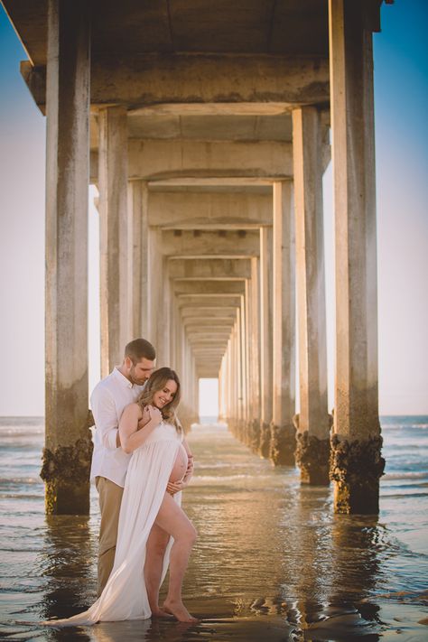 Beach Maternity Hairstyles, Maternity Photo Beach Ideas, Beach Maternity Photo Poses, Summer Maternity Shoot Ideas, Maternity On Beach, Maternity Pictures Beach Couple, Yellow Maternity Photoshoot, Plus Size Maternity Photos Beach, Beach Couple Maternity Photos