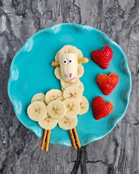 If you could go ahead and like this post, that would be llamazing! 🤣🤣 The caption on this one was supposed to be, "You're llamazing… | Instagram Cute Food For Kids, Kreative Snacks, Food For Kids, Creative Snacks, Food Art For Kids, Amazing Food Art, Kids Treat, Easy Food Art, Fun Snacks For Kids