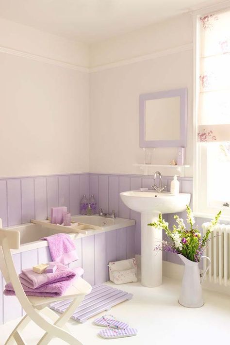 Pale purple bathroom #purplebathroom #purple #bathroom #lavender #bathroomideas #decorhomeideas Lilac Bathroom, Deco Violet, Pastel Bathroom, Lavender Bathroom, Romantic Bathrooms, Purple Bathroom Decor, Purple Bathroom, Pastel Home Decor, Purple Bathrooms