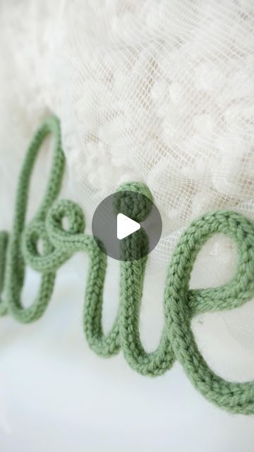 knitted names & DIY kits on Instagram: "Quick tutorial to show you how to make a dot! Then you can sew it to your ‘i’ or glue it with a hot glue gun ;)  . . . #didyoulearn #frenchknitting #videotutorial #tricotin #tricotinlesson #howtotricotin #diytricotin #knittedname #knitname #knittersofinstagram #icord #knittedtube #craftymum #nurserydecor #knittedtube #knittedrope" Knitted Icord Tutorial, Knit I Cord Projects, How To Make Knitted Wire Words, Icord Project Ideas, Knitting Mill Ideas, Wire Knitting Tutorial, Wire Names Diy How To Make, French Knitting Projects, I Cord Projects