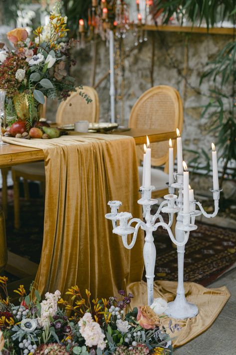 Baroque Wedding Table Baroque Wedding Theme, Rococo Wedding, Statement Wedding Jewelry, Baroque Wedding, Beauty And Beast Wedding, Wedding Editorial, Breathtaking Wedding, Wedding Aesthetic, Fall Weddings