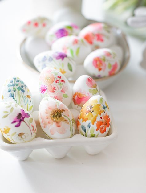 Watercolor Flowers Hand Painted Easter Eggs Hand Painted Easter Eggs, Egg Watercolor, Painted Easter Eggs, Porch Christmas Decor Ideas, Front Porch Christmas Decor Ideas, Easter Egg Art, Porch Christmas Decor, Christmas Decor Ideas Diy, Front Porch Christmas