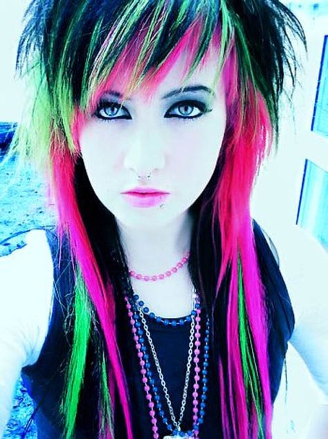 Emo Hair Color, Gaya Rambut Emo, Emo Haircuts, Punk Rock Hair, Emo Hairstyle, Estilo Emo, Rock Hairstyles, Multi Colored Hair, Diane Keaton