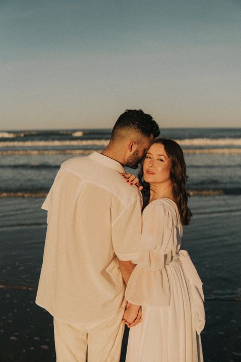 Couples Picture Ideas At The Beach, Love Story Beach Ideas, Post Wedding Beach Photoshoot, Pre Wedding Shoot At Beach, Sea Wedding Photoshoot, Pre Wedding Beach Shoot, Man On Beach Aesthetic, Beach Photoshoot Couple Picture Ideas, Propose Photoshoot