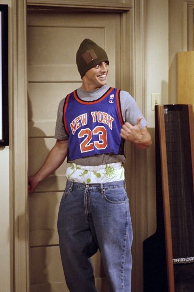 Joey tries to be 19 ~ Friends ~ Episode Stills ~ Season 7, Episode 1: The One with Monica's Thunder ~ #friendsscenes #friendsseason7 Friends Season 7, Joey Friends, Friend Costumes, Friends Scenes, Matt Leblanc, Friends Episodes, Friends Cast, Ross Geller, Joey Tribbiani