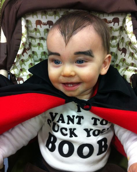 Funny Baby Pictures, Vampire Family Costume, Baby Vampire Costume, Vampire Costume Diy, Baby Vampire, Funny Baby Costumes, Dracula Costume, Baby Halloween Outfits, Best Costume